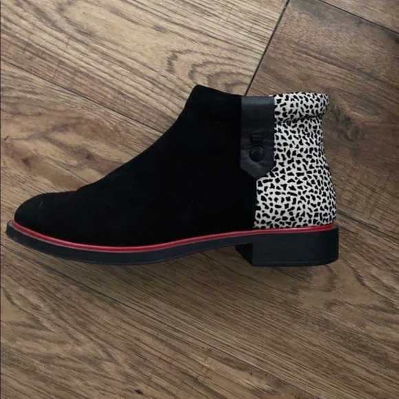 BeautiFeel Montana Ivory/Black 3D Velvet Boot - Picture 2 of 4